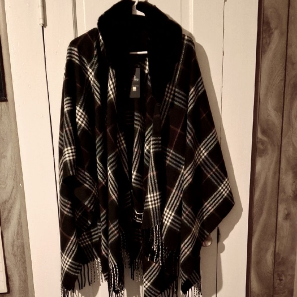 Fraas Black and White Plaid Poncho
